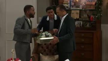 Veste Mnml Loiter Tweed Mod portée par Andre Richardson (Sean Freeman) telle que vue dans Beyond the Gates (S01E196)