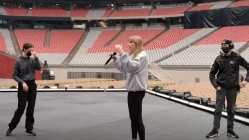 Booty by Brabants Croco Skin Seamless Leggings Black worn by Taylor Swift as seen in Taylor Swift | The Eras Tour | The End of an Era (S01E05)