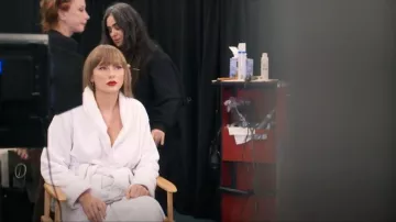 L'Oréal Elnett Flexible Hold Hairspray worn by Taylor Swift as seen in Taylor Swift | The Eras Tour | The End of an Era (S01E06)
