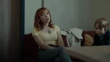 H&M Ribbed Sweetheart-Neck T-Shirt worn by Mel (Emily Taaffe) as seen in Little Disasters (S01E04)