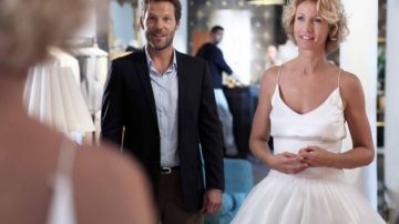 The wedding dress of Juliet (Alexandra Lamy) in The embarrassment of the choice