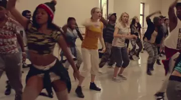 Les sneakers noires montantes de Darby dans While We're Young