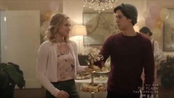 the cardigan white Betty Cooper (Lili Reinhart) in Riverdale