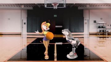 Les sneakers blanches et beiges de la lapine dans Space Jam