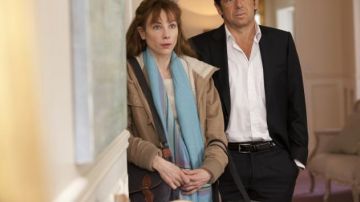 The shoulder bag Josephine Cortes (Julie Depardieu) in The yellow eyes of crocodiles