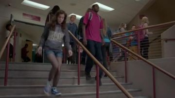Sneakers Vans high tops blue of Nadine on The Edge of seventeen
