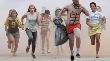 Les sneakers slip-on noires de Mac Radner (Seth Rogen) dans Nos pires voisins 2