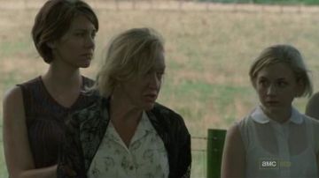 Le chemisier sans manche American Apparel de Beth Greene (Emily Kinney) dans The Walking Dead S02E04