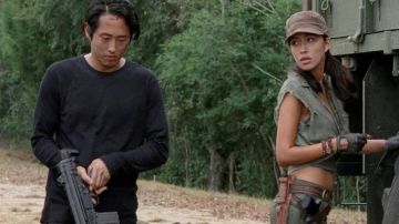 The survival knife Rosita Espinosa (Christian Serratos) in The Walking Dead S04E11