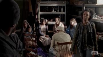 Chaqueta zara de piel sintética de Sasha (Sonequa Martin-Green) en The Walking Dead S03E16