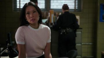 le haut vichy de Joan Wat­son (Lucy Liu) dans Ele­men­tary