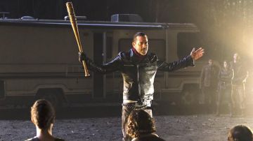 Le perfecto noir de Negan (Jeffrey Dean Morgan) dans The Walking Dead S07E01