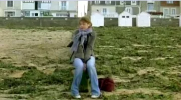 El par de Converse que lleva Lili (Mélanie Laurent) en la película I'm Fine, Don't Worry