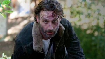Chaqueta vaquera y cuello de piel de Rick Grimes en The Walking Dead
