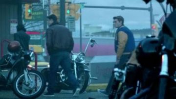 Zapatos Converse Negros de Archibald Andrews (K. J. Apa) en Riverdale