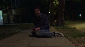 Les chaussures Converse noires dans 13 Reasons Why