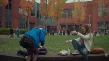 Les Converse High Fresh Colour de Krista (Haley Lu Richardson) dans El borde de los diecisiete