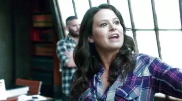 La chemise Rails de Quinn Perkins (Katie Lowes) dans Scandal S4E2