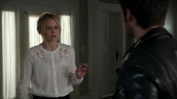 le chemisier blanc de Emma Swan (Jennifer Morrison) dans Once upon a time