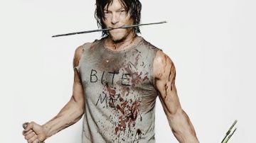 Le t-shirt Bite Me porté par Daryl Dixon (Norman Reedus) pour la promo de The Walking Dead