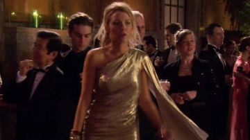 La robe pastel / dorée de Serena Van Der Woodsen (Blake Lively) dans Gossip Girl
