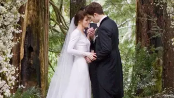 The wedding dress of Bella (Kristen Stewart) in Twilight chapter 4 : Revelation