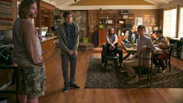 Sneakers high tops black in the series Silicon Valley