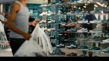 The sneakers Nike Shox R4 White and Black in Winning Ticket