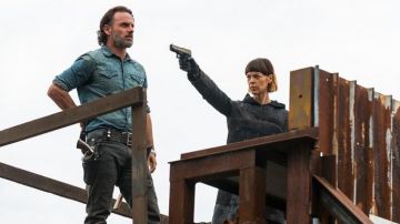 The denim shirt of Rick Grimes (Andrew Lincoln) in The Walking Dead (Season 7)