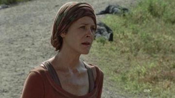 Le crop top Free People de Carol Peletier (Melissa McBride) dans The Walking Dead S03E04