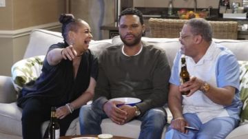 le sweatshirt d'Andre Johnson (Anthony Anderson) dans Black-ish