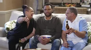 le sweatshirt d'Andre Johnson (Anthony Anderson) dans Black-ish