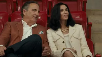 Veste texturée St. John Avery portée par Cami Miller (Demi Moore) telle que vue dans Landman (S02E06)