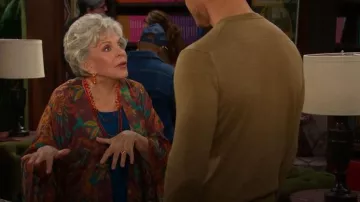 Vestido kimono polvo usado por Susan Seaforth Hayes, visto en Días de nuestras vidas el 29 de octubre de 2025