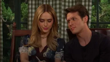 Robe courte Jos de Free People portée par Ashley Puzemis dans l'épisode de Days of our Lives diffusé le 10 novembre 2025.