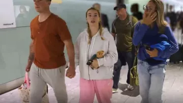 Sudadera Brandy Melville Christy usada por Baylen Dupree vista en Baylen Out Loud (S02E12)