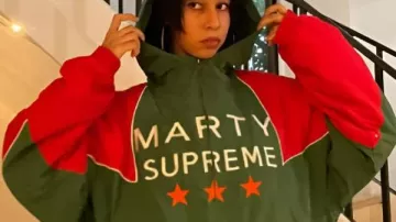 Veste à capuche Marty Supreme Mexico portée par (Fran Drescher) dans Marty Supreme