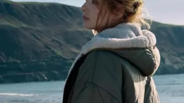 Jackie Ellis Under Salt Marsh Hooded Jacket of Jackie Ellis (Kelly Reilly) in Under Salt Marsh (S01E01)