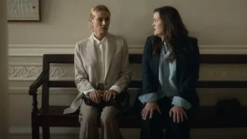 Reiss Maya Tailored Fit Single Breasted Suit Blazer in Neutral worn by Jess (Diane Kruger) as seen in Little Disasters (S01E06)