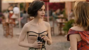 Annelise Michelson Déchaînée Signet Ring in Gold worn by Emily Cooper (Lily Collins) as seen in Emily in Paris (S05E04)