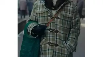 Plaid Duffle Coat of Bea (Emilia Clarke) in PONIES (S01)