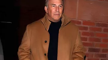 Kevin Costner Brown Car Coat in Whitney Houston & Kevin Costner ! I Will Always Love You!