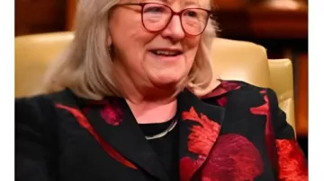 The Traitors US S4 Donna Kelce Blazer worn by (Donna Kelce) in The Traitors (S04)