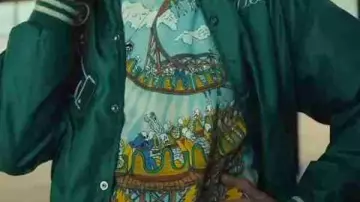 Chaqueta universitaria verde de Will (Seth Rogen) en Platonic (temporada 1, episodio 2)