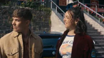 BDG Urban Outfitters Peach Crush Graphic Baby Tee worn by Dee Dee (Maeve Courtier-Lilley) as seen in Run Away (S01E02)