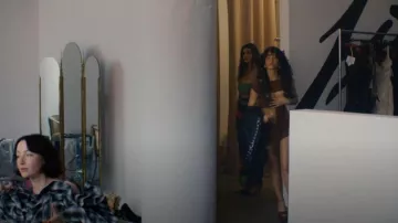 Saint Laurent 125mm Jodie Sandals worn by Tallulah (Odessa A'zion) as seen in I Love LA (S01E08)