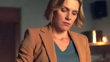 Pluribus S01 Carol Sturka Brown Blazer of Carol Sturka (Rhea Seehorn) in Pluribus (S01)