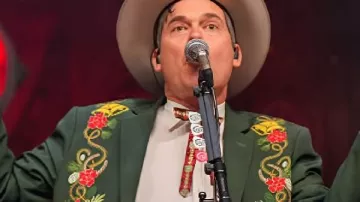 Ketch Secor Old Crow Medicine Show Floral Blazer as seen in Old Crow Medicine Show: Live At The Orange Peel And Tennessee Theatre