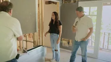 Paige Sawyer Ripped High Waist Straight Leg Jeans worn by Joanna Gaines as seen in Fixer Upper: Colorado Mountain House (S01E02)