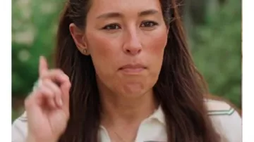 Fixer Upper : Colorado Mountain House Joanna Gaine Polo rayé porté par moi-même (Joanna Gaines) comme on le voit dans Fixer Upper : Colorado Mountain House (S01E01)